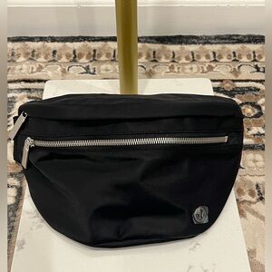 NWT City Adventurer Belt Bag 2.5L